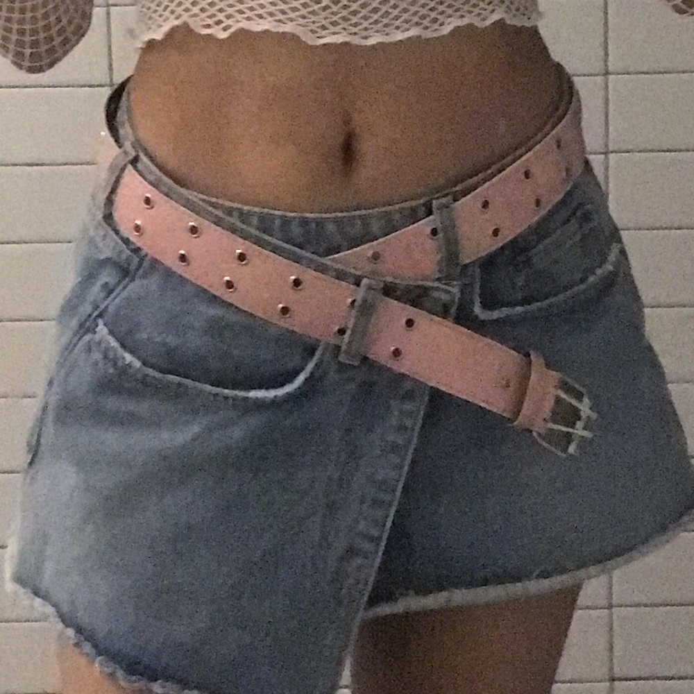 Shiny pink grommet belt